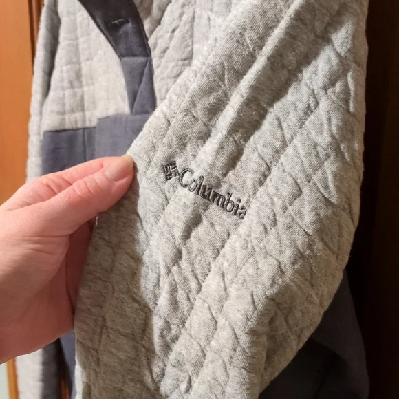 Columbia Gray and Cream Quilted Pullover - Medium - Picture 5 of 7